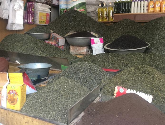 ادارۀ ملی غذا و ادویه: تاجران از واردات چای خشک دارای رنگ مصنوعی خودداری کنند