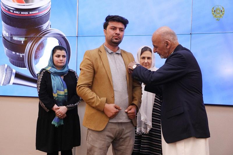 غنی: هر مقام دولتی که با خبرنگاران خشونت کند، به څارنوالی معرفی و مجازات می‌شود