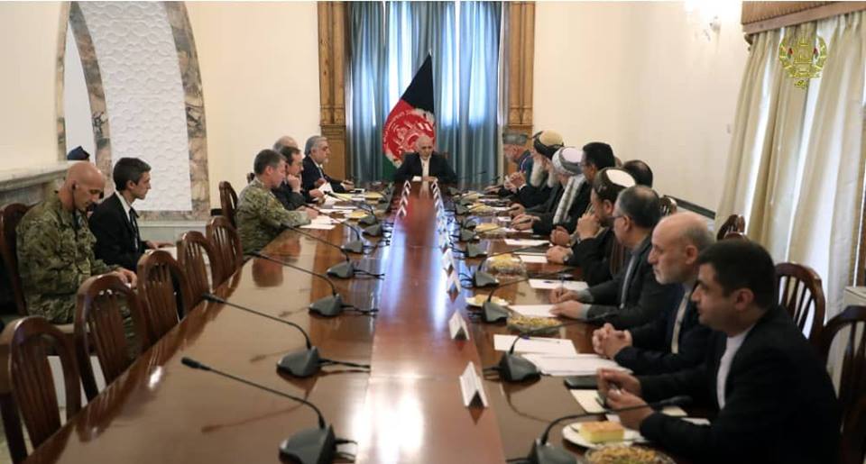 Afghan politicians share views with Khalilzad on peace