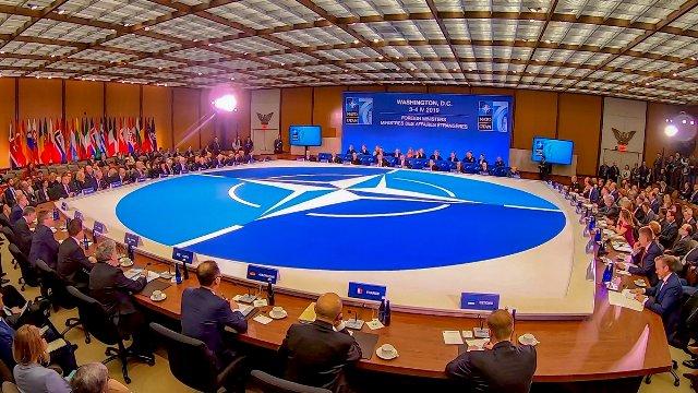 Afghanistan: NATO backs political solution