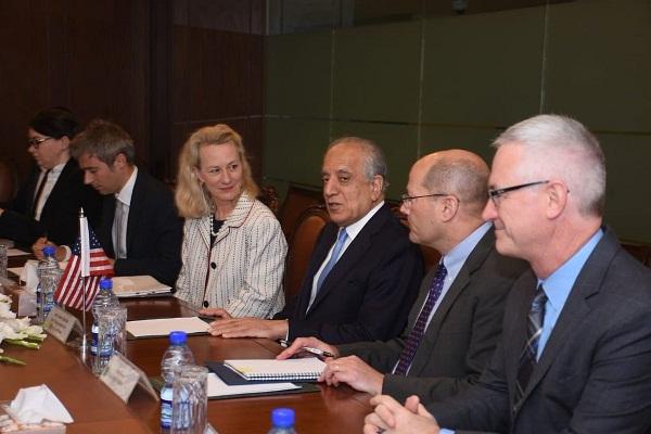 خليلزاد د پاکستان د بهرنيو چارو وزارت پلاوي سره پر افغان سولې خبرې وکړې