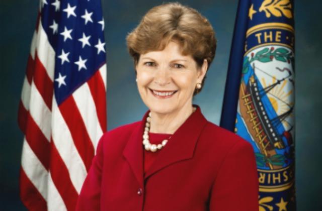 امريکايي سناتوره: له افغانستانه دې د امريکايي ځواکونو وتلوکې بېړه نه کېږي