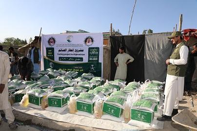 Thouzands of families receive Saudi Ramadan aid in Kandahar and Herat