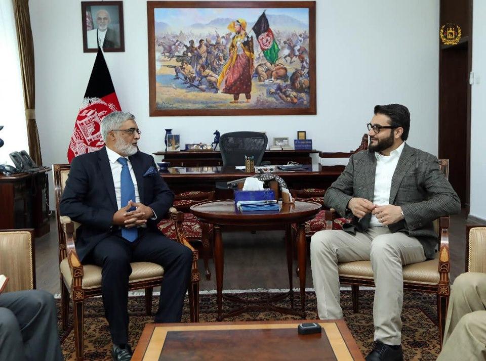 Mohib, Pakistan envoy discuss Afghan peace parley, Ghani’s trip