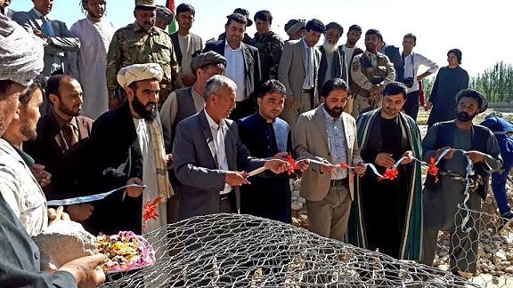 کار هفت پروژۀ تحکیم کانال و سربند آب در شهر میمنه آغاز شد