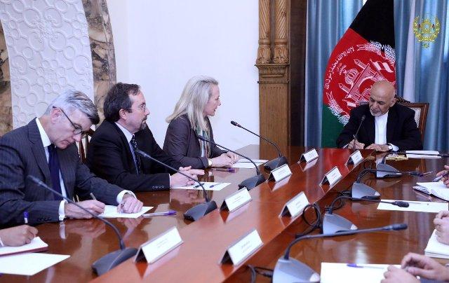Wells, Ghani discuss presidential vote, peace drive