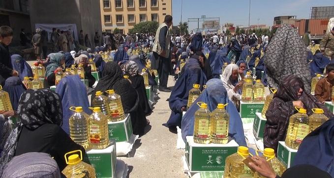 بلخ کې پر بېوزلو کورنیو د مرستو د وېش لړۍ پیل شوه