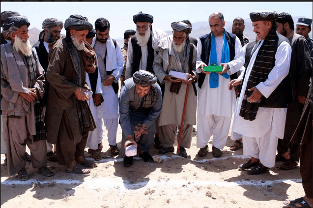 د کندهار په دوو ولسوالیو کې د ۸ ښوونځيو د ودانیو جوړولو چارې پيل شوې