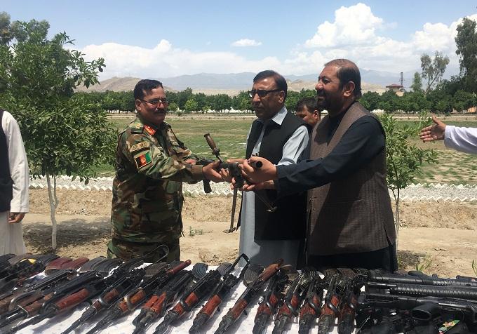 اداره امنیت ملی ننگرهار ٣١٣ میل اسلحه را به دایاک تسلیم داد