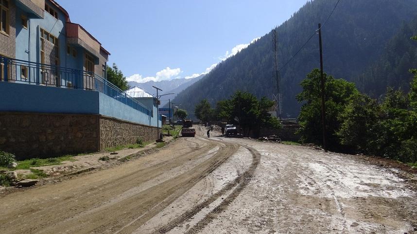 Road connecting 2 districts with Paroon being built