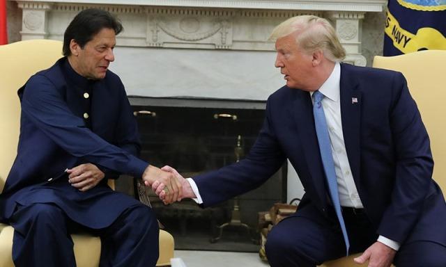 عمران خان به ترامپ :هرچه زود ترطالبان را درميزمذاکره با حکومت افغانستان مى نشانم