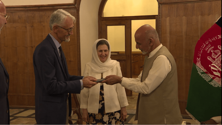 Ghani grants ICRC official Afghan citizenship