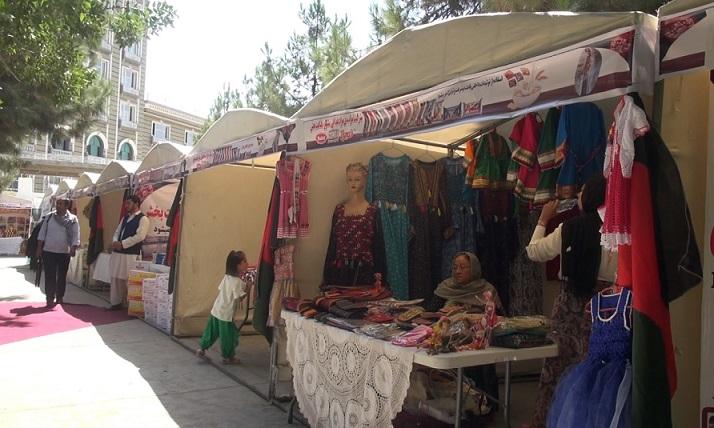 په بلخ کې د کورنيو توليداتو او د ښځو د لاسي صنايعو نندارتون جوړ شو