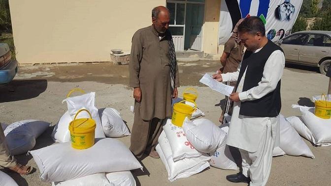 خواجه عمري ولسوالۍ کې له سلګونو کورنيو سره مرسته وشوه