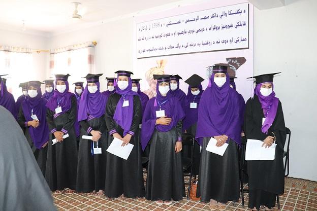 پکتیکا کې ۲۸ نجونې د قابله ګۍ له زده کړو فارغې شوې