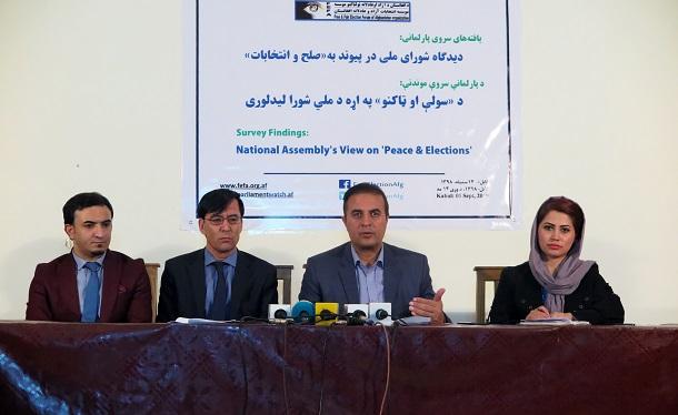 د نظرپوښتنې ډېری ګډونوال: د سولې خبرو ترڅنګ پر ټاکلي وخت ټاکنې هم غواړو