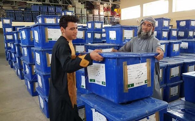 به یازده ولسوالی هرات مواد حساس انتخاباتی انتقال داده شده است