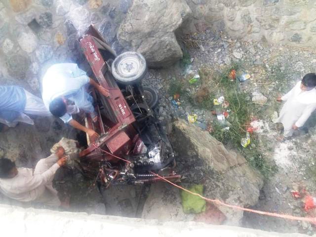 7 of a family dead as rickshaw plunges into river