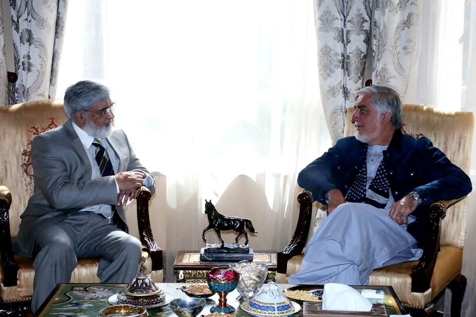 Pak envoy briefs Abdullah on Taliban’s Islamabad visit