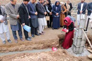 سنگ تهداب مارکیت فروش صنایع دستی زنان در مرکز بدخشان گذاشته شد