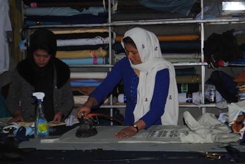 زنان دکاندار در بازار شهر نيلى دايکندى خواهان ايجاد مارکيت زنانه شدند