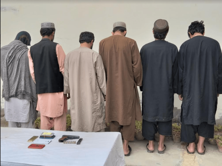 پولیس : کندهار کې د بریدونو په تړاو شپږ  کسان نیول شوي