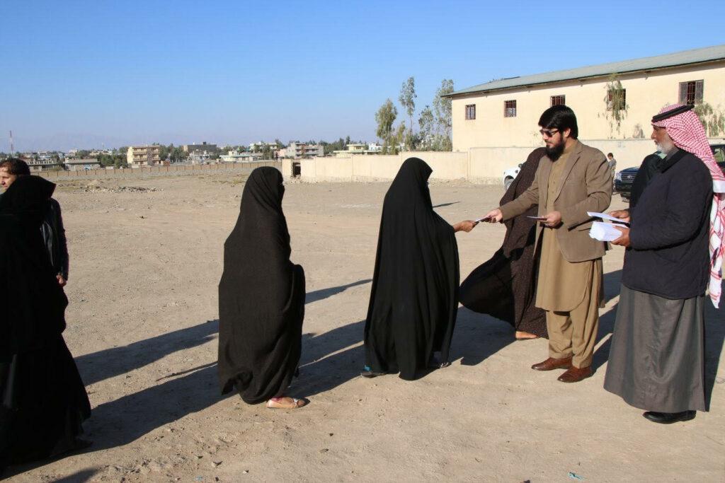 Hundreds of less fortunate families receive cash assistance in Farah