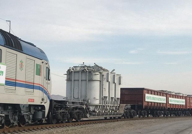 با نصب ترانسفارمرجديد ١٠٠هزار خانواده درهرات از انرژى برق مستفيد ميشوند