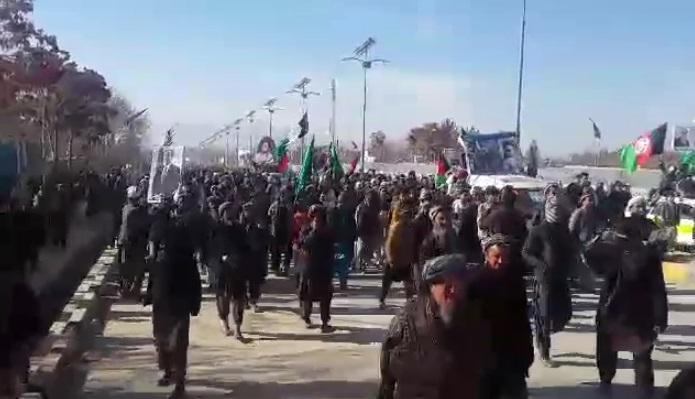 صدها تن به حمایت از تيم ثبات و همگرايى در سمنگان و هرات مظاهره کردند