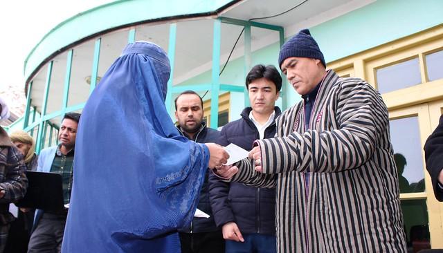 Sar-i-Pul displaced families received cash