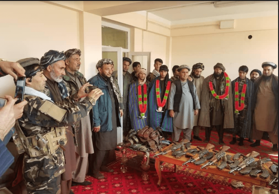 ده مخالف مسلح در فارياب به حکومت پيوست و يک فرد ملکى به قتل رسيد