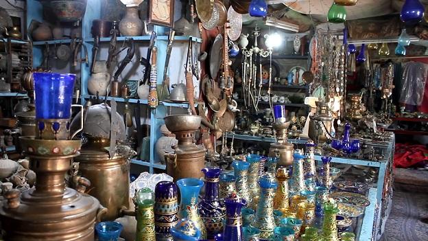 انتیک فروشان هرات از نبود بازار فروش تولیدات صنایع شان نگران اند