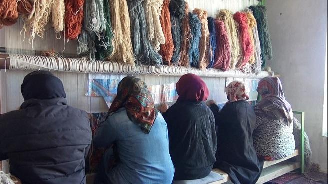 Carpet weavers in trouble due to govt’s negligence