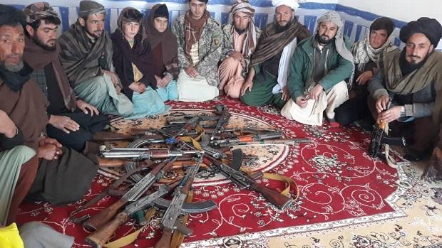 وزارت دفاع: ده¬ها طالب مسلح در هرات و غور به نیروهای امنيتى تسلیم شدند