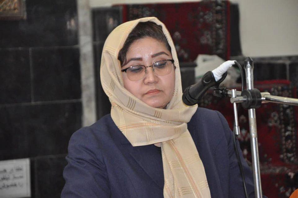 اولین وکیل گذر از قشر اناث در شهر کابل آغاز به کار نمود