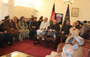 For sake of peace, Gilani urges end to Ghani-Abdullah rift
