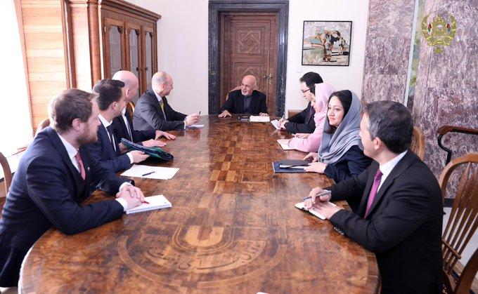 EU urges Afghan politicians to work together for peace