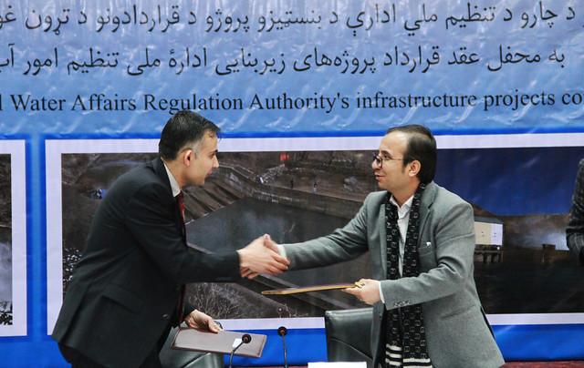 Officials exchange agreements