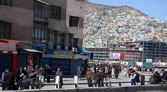 Kabul vendors defy corona lockdown orders