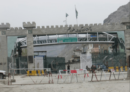 Pakistan grants entry permission to Afghan students via Torkham