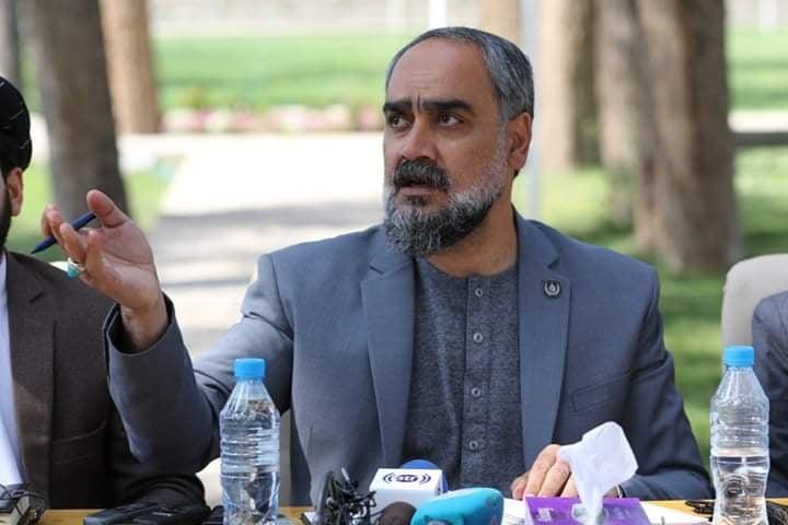 والى هرات: فعالیت اداراتی که در آن تراکم مراجعین وجود دارد، متوقف ميشود