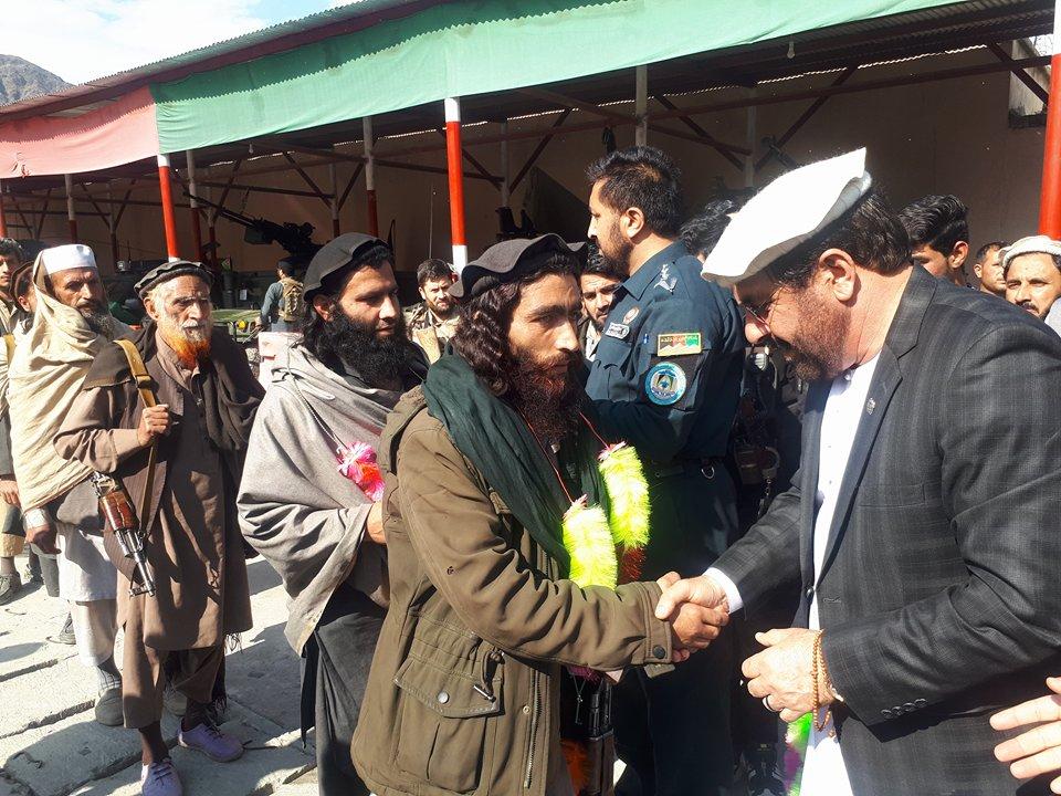42 Daesh rebels surrender, turn in weapons in Kunar