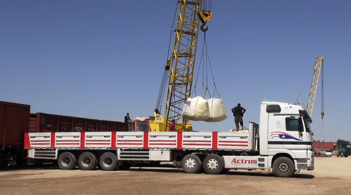 Uzbekistan aid batch arrives in Balkh