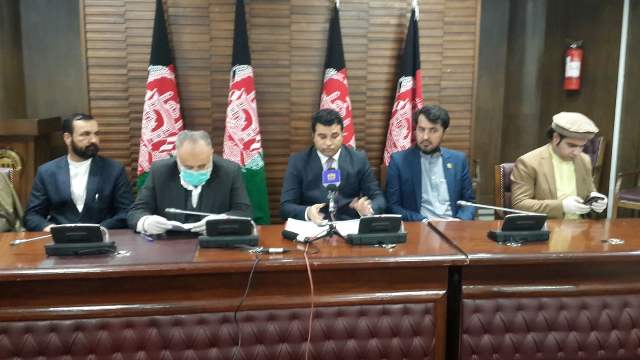 نماینده گان مردم بر روند مبارزه با کرونا سخت انتقاد می کنند