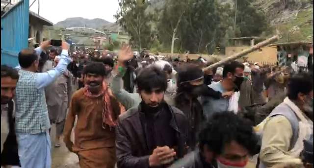 پاکستان هفته سه روزبه موترهاى تاجران افغانستان اجازه برگشت ميدهد