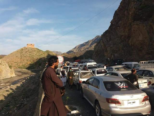 Thousands flock to Torkham as Durand Line reopens