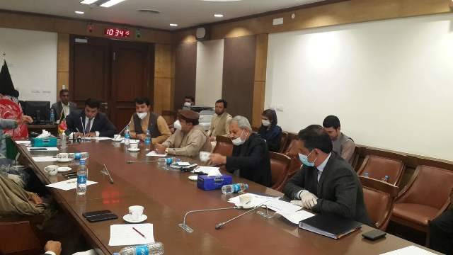 حکومت له کرونا سره مبارزې ته د ډېرو پیسو ځانګړي کولو په موخه بودجه تعدیل کوي