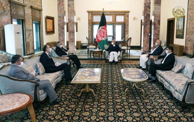 نماینده خاص ایران با مقامات افغان روی پروسه صلح و مبارزه با کرونا گفتگو نمود