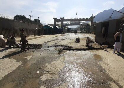 Hundreds of Afghans, Pakistanis cross Durand Line