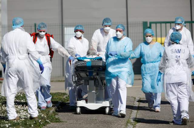 Global death toll from coronavirus tops 156,000